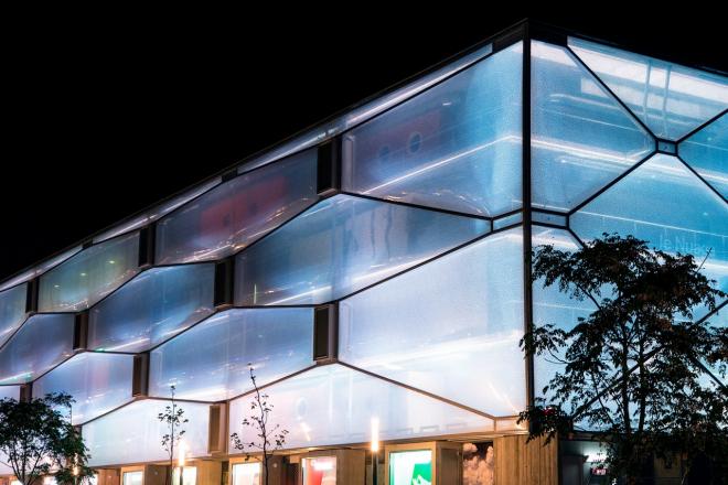 Le Nuage, Philippe Starck, designer, obiekt sportowy, ciekawa bryła obiektu