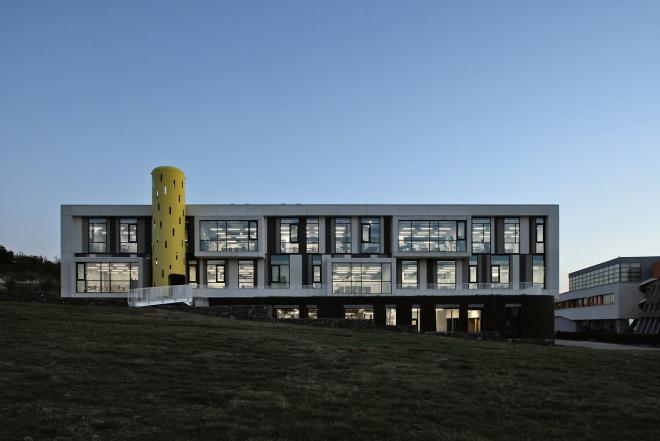 Storaket Architectural Studio, budynek szkoły, projekt szkoły, Ayb Middle School, realizacja architektoniczna, projekt szkoły