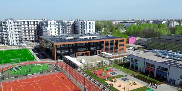 Ekologiczna Szkoła Podstawowa nr 409 przy ulicy Silnikowej w Ursusie 