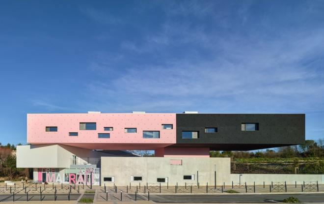 różowa szkoła