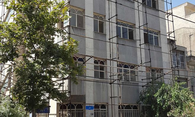 przebudowa elewacji 33-letniego budynku mieszkalnego w Teheranie
