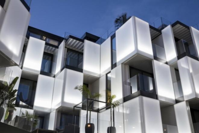 Ribas & Ribas Architects, hotel na Ibizie, ciekawa elewacja, wakacyjna architektura