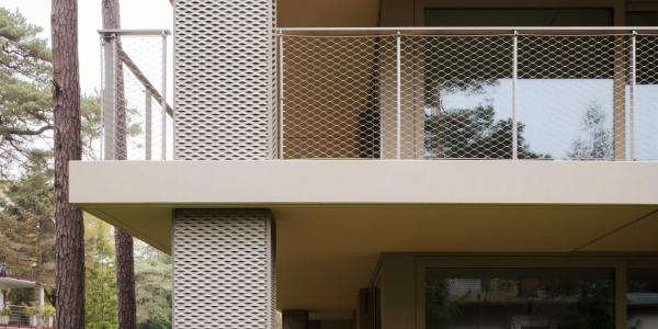 Apartamentowiec w Juracie u zbiegu ulic Świętopełka i Ratibora