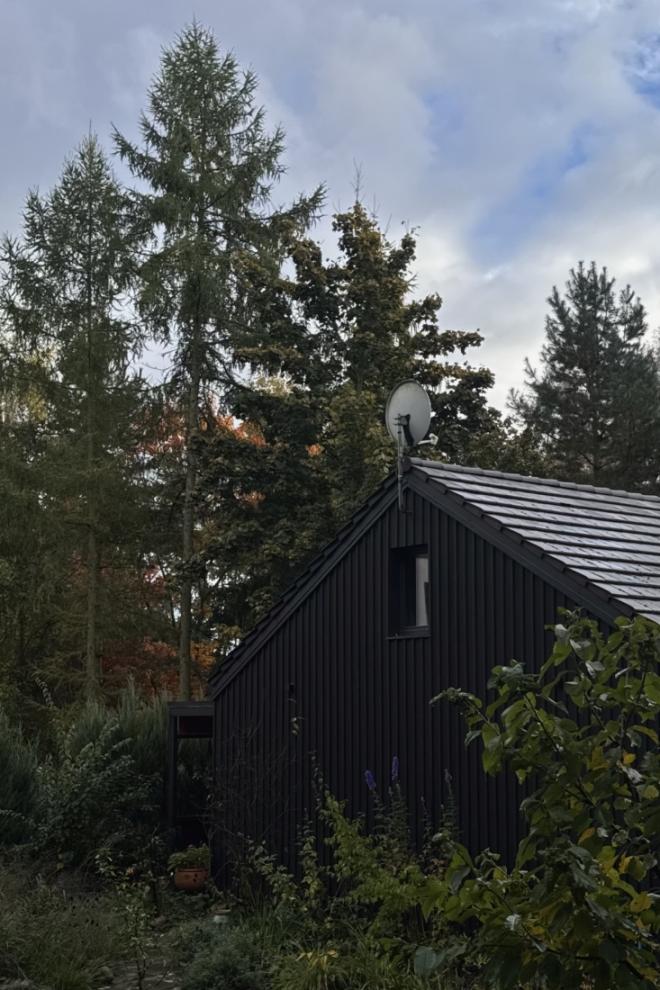 Architektura zanurzona w nadwiślańskim krajobrazie