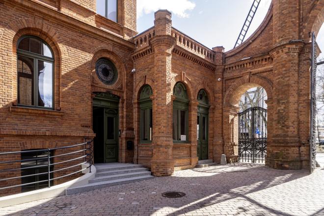Dawny kantor I. Poznańskiego: Znajdujący się przy ul. Ogrodowej 15, w kompleksie dawnej fabryki I. Poznańskiego