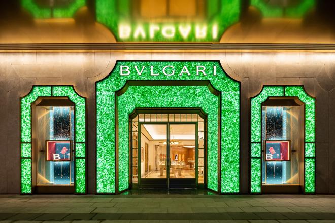 Zielona fasada butiku Bulgari w Szanghaju