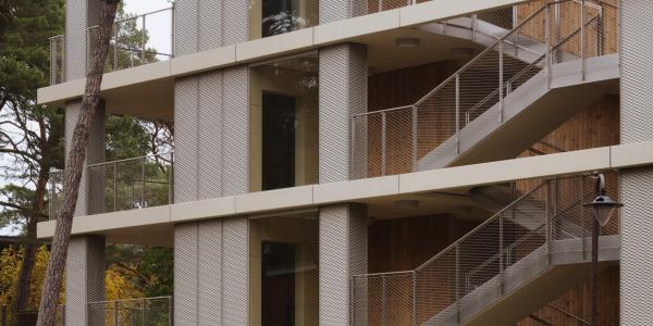 Apartamentowiec w Juracie u zbiegu ulic Świętopełka i Ratibora