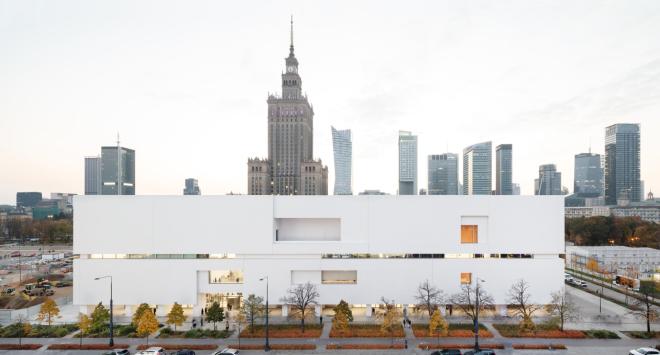 Między sumieniem a kontraktem: komu służy architektura?