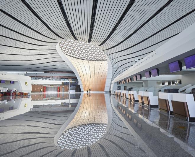 Zaha Hadid, największe lotnisko na świecie, projekt lotniska, lotniska Daxing, przestrzeń publiczna, realizacja architektoniczna