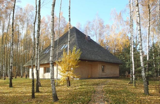 Dom Grzyb: dom z drewna w lesie od prosty architekt