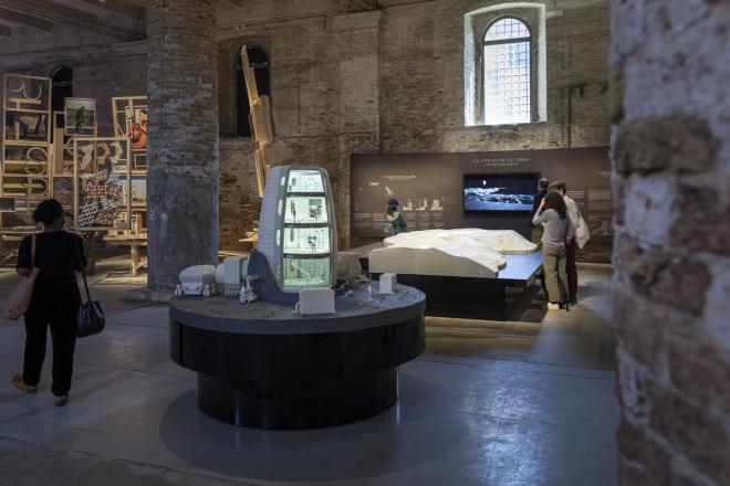 Wystawa Moon Village na Biennale Architektury w Wenecji