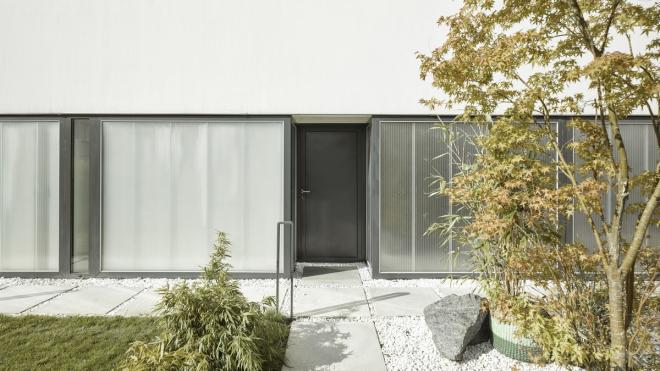 Dom jednorodzinny od Moomo Architects