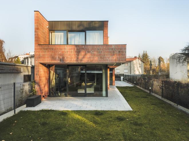 Skinny House autorstwa Pawła Lisa
