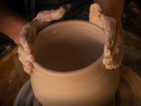 Historia bolesławieckiej ceramiki – od lokalnego cechu po światową popularność