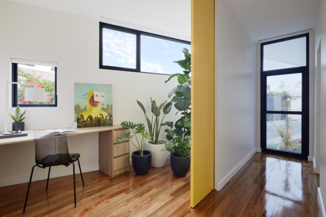 Zespół pracowni Weian Lim Architects (WALA) podjął się rozbudowy domu jednorodzinnego na jednym z przedmieść Melbourne, projekt domu jednorodzinnego