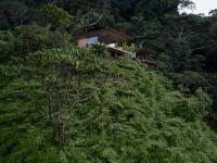 Lewitujące wille z gliny w Kostaryce