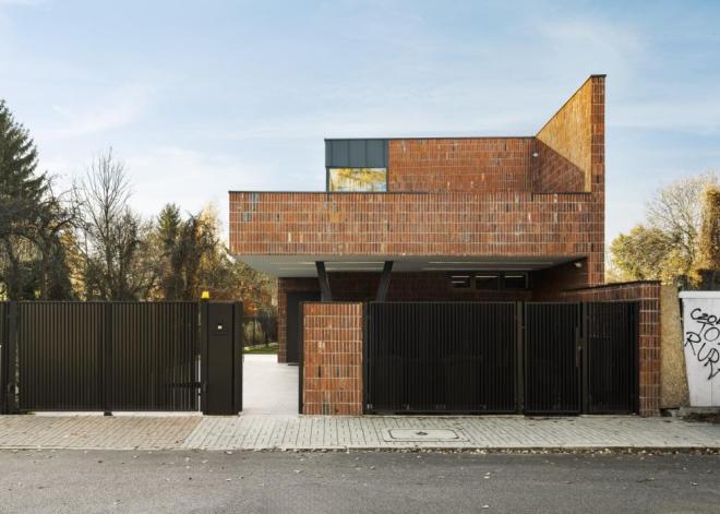 Skinny house