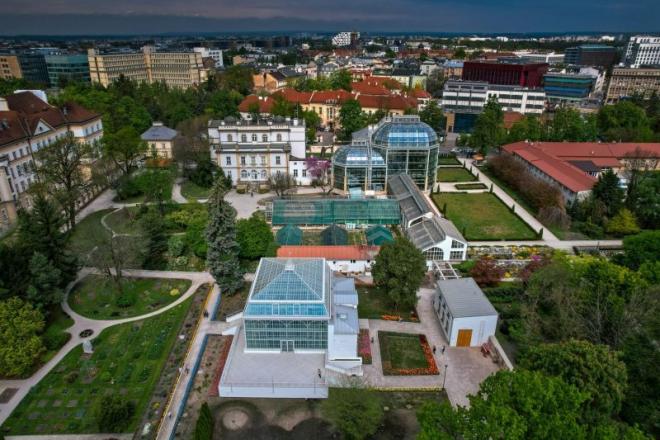 Odbudowana oranżeria Ogrodu Botanicznego UJ 