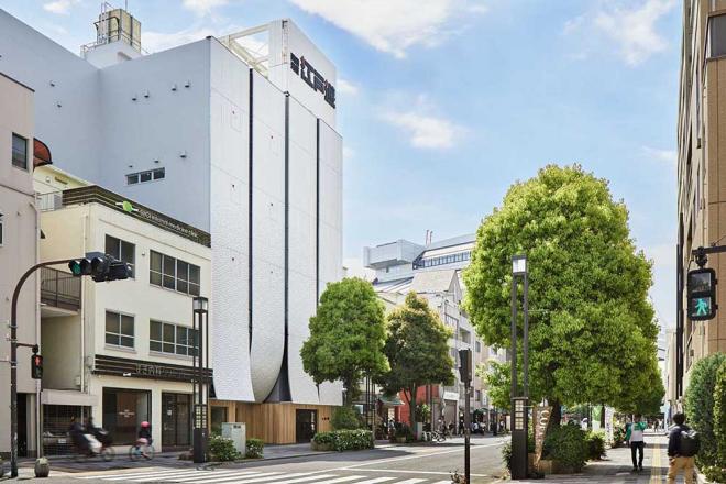 Ażurowa fasada budynku od Kubo Tsushima Architects 