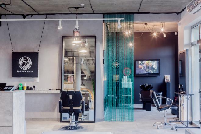 Nowoczesne wnętrze salonu fryzjerskiego