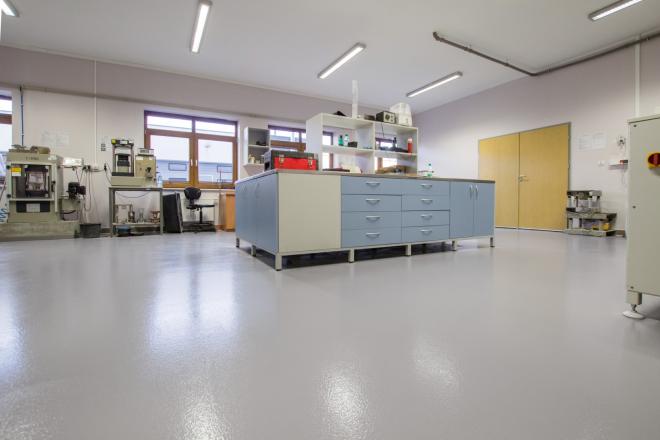 Laboratorium Drogowe GDDKiA w Szczecinie wyposażone  w posadzki żywiczne od Flowcrete 