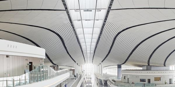 Zaha Hadid, największe lotnisko na świecie, projekt lotniska, lotniska Daxing, przestrzeń publiczna, realizacja architektoniczna, Zaha Hadid Architects