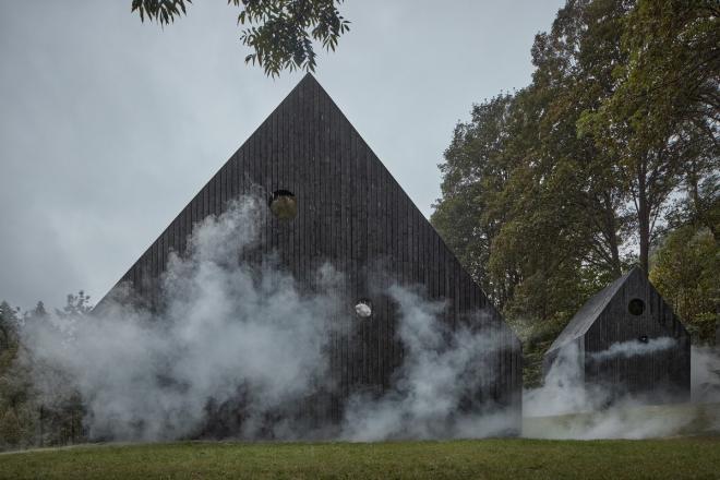 Czarny dom w górach od Mjölk architekti 
