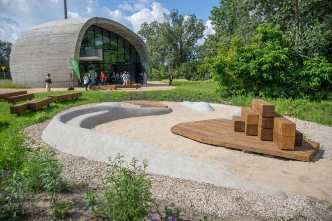 Pawilon edukacyjny "Kamień" w Warszawie
