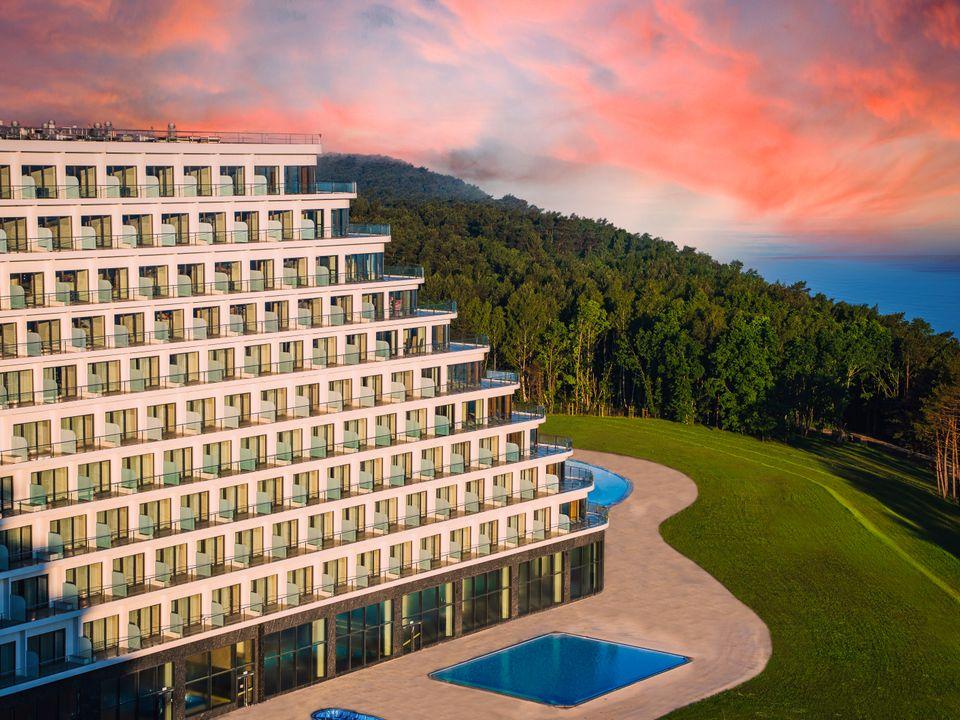 Największy transatlantyk wypłynął – rusza hotel Gołębiewski w Pobierowie