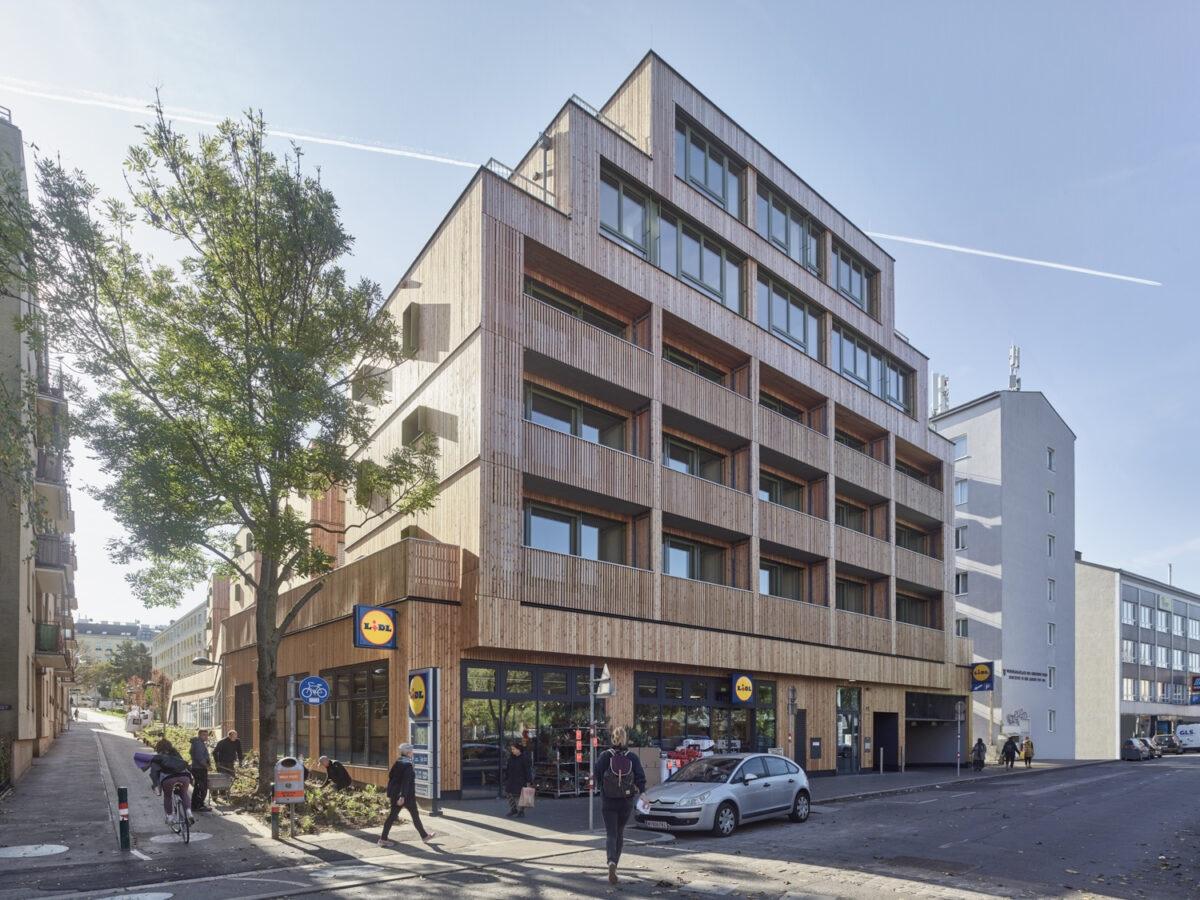 Drewniana rewolucja w centrum Wiednia