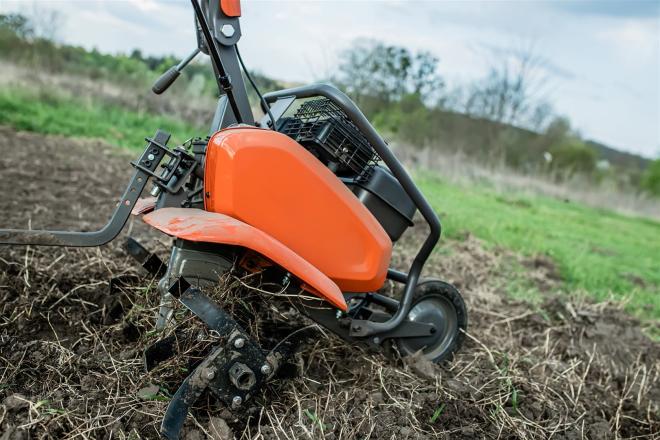Jak prawidłowo ustawić rekultywator, aby nie zniszczyć struktury gleby?