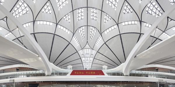 Zaha Hadid, największe lotnisko na świecie, projekt lotniska, lotniska Daxing, przestrzeń publiczna, realizacja architektoniczna, Zaha Hadid Architects