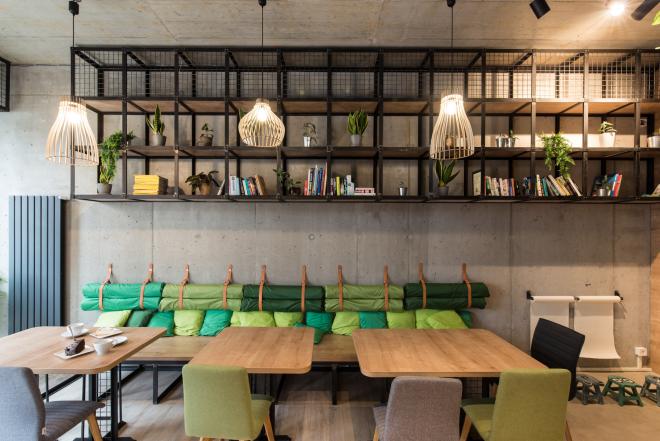 mode:lina, kawiarnia Matcha, zielone wnętrze, projekt kawiarni, aranżacja wnętrza