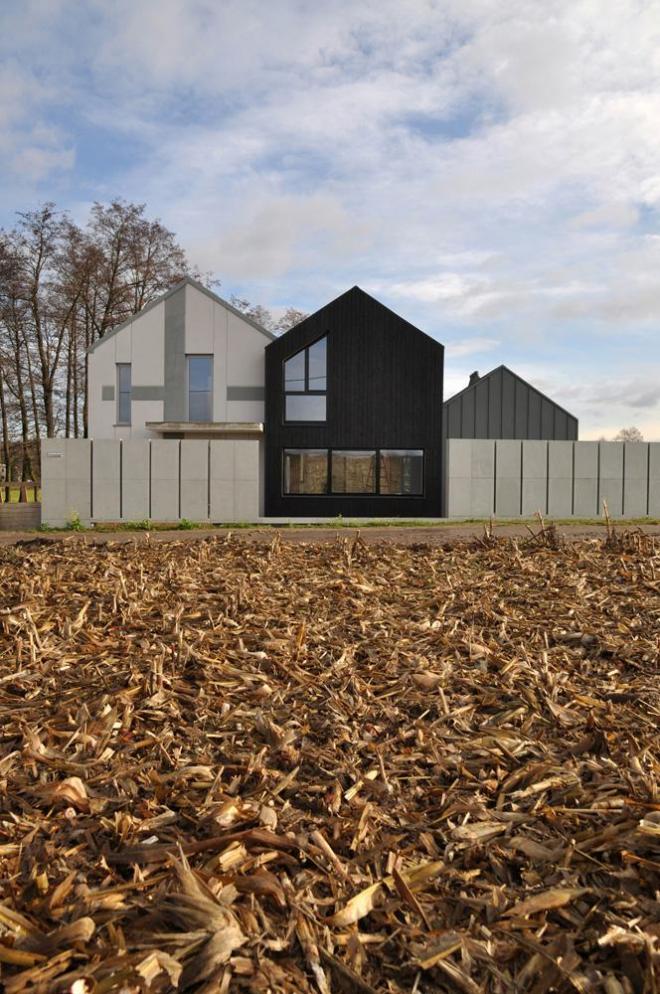 Dom jednorodzinny Triple House od KUMSTUDIO Łukasz Skorek 