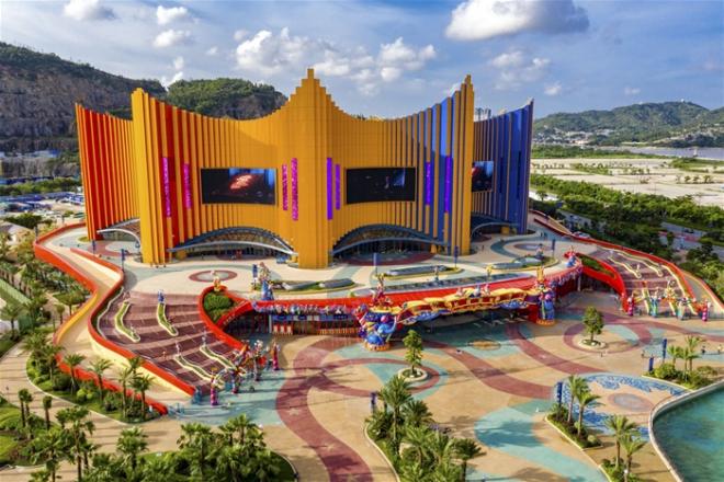 Stufish Entertainment Architects, kolorwy teatr, projekt teatru, bryła budynku, realizacja zagraniczna, Chimelong Theatre