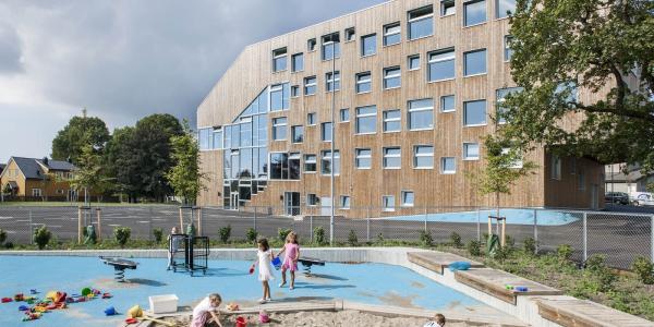 Drewniana szkoła w Norwegii