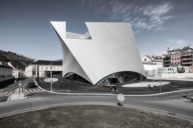 Budynek jak rzeźba od Marte.Marte Architects