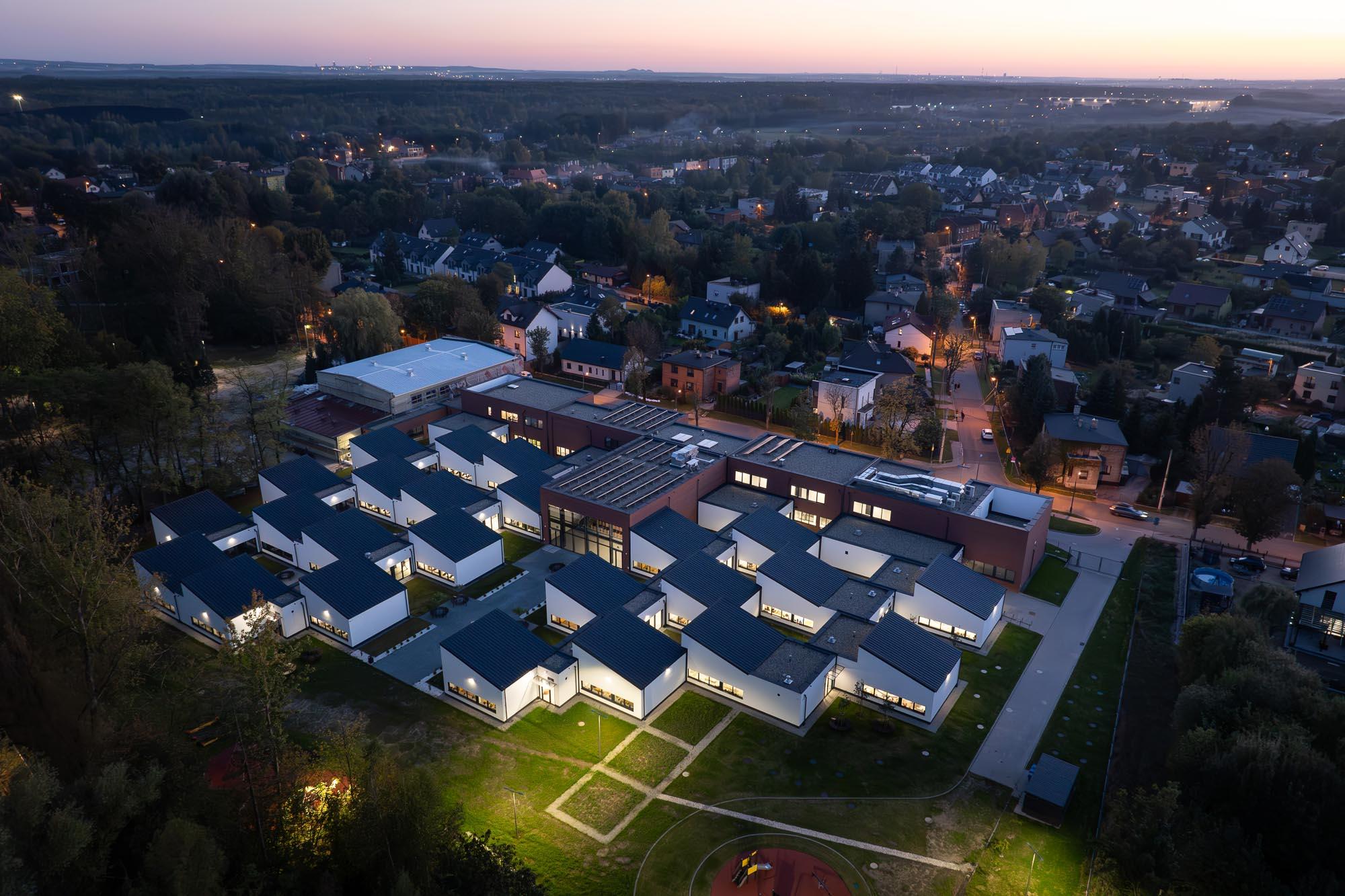 Szkoła nad kopalnią – architektura edukacyjna w ekstremalnym kontekście