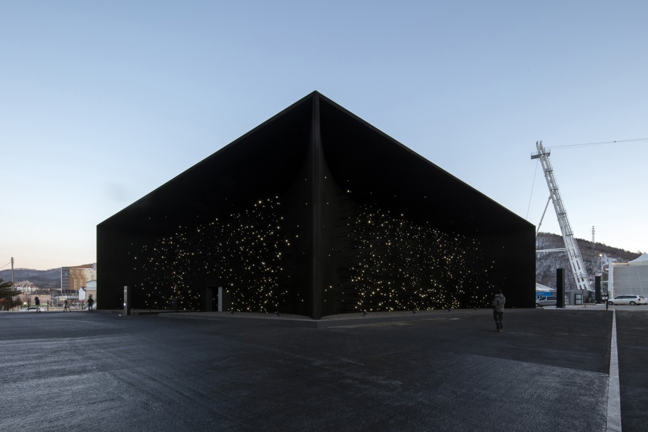 Vantablack najczarniejszy materiał na ziemi Sztuka architektury