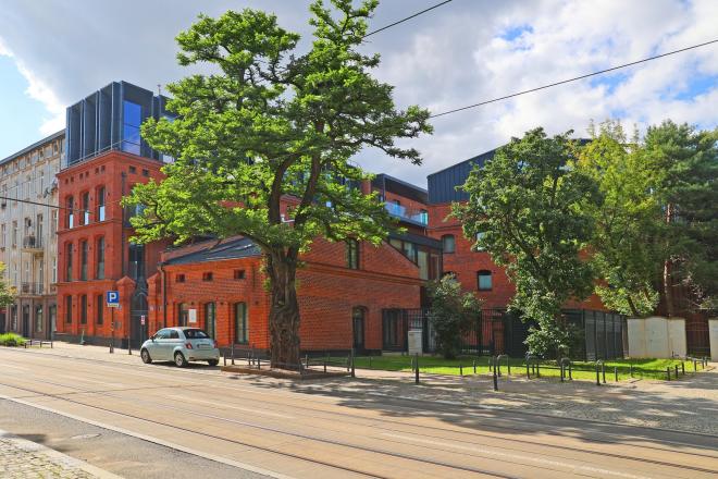 Kameralne osiedle przy Kopernika 15  w Łodzi