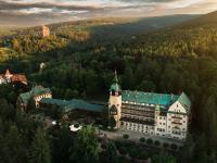 "Second home" jako odpowiedź na stres cywilizacyjny. Dlaczego inwestycje takie jak Izera Park zyskują na wartości?