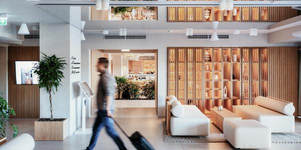 Wnętrza kompleksu wypoczynkowego zaprojektowanego przez Ultra Architects