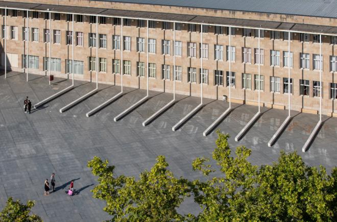 ławki miejskie dla Placu Ratuszowego w Logrono w Hiszpanii