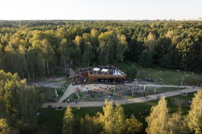 Kawiarnia „Dzika” nad jeziorem Paprocany w Tychach